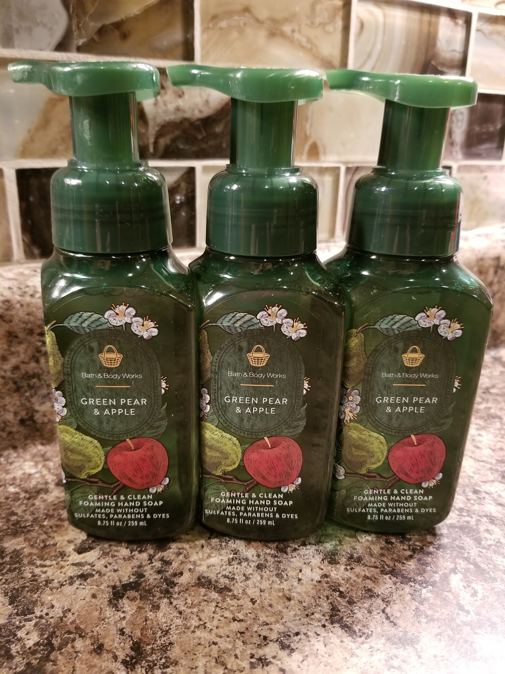 Bath & Body Works Green Pear & Apple Foaming Hand Soap - Green, Red